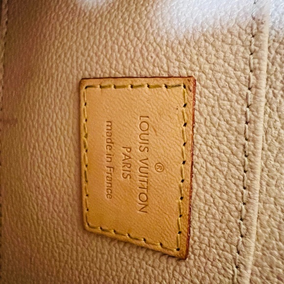 Louis Vuitton COSMETIC POUCH Damier Azur Canvas *Authentic* - Picture 4 of 6